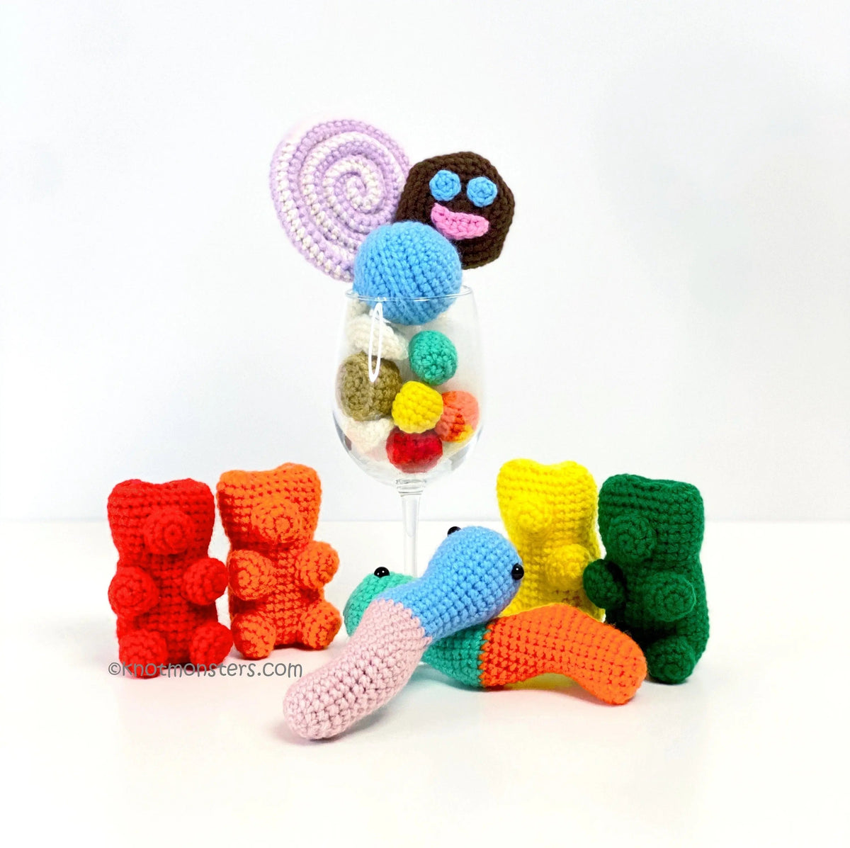 Crochet gummy bears, jelly worms and lollipop